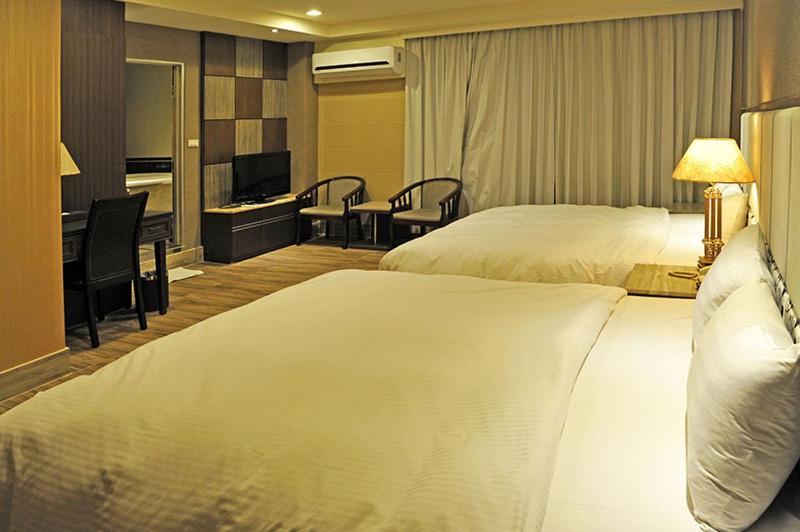 Maple Hotel Tainan Exterior foto