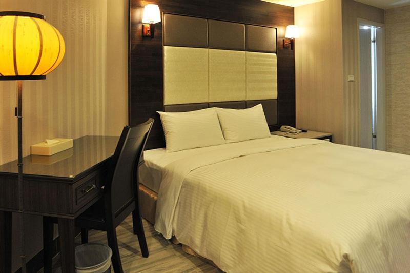 Maple Hotel Tainan Exterior foto