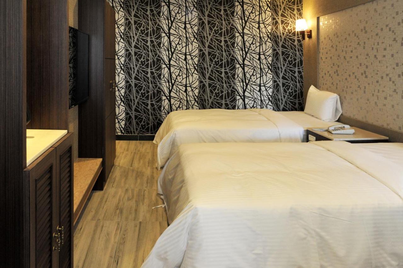 Maple Hotel Tainan Exterior foto