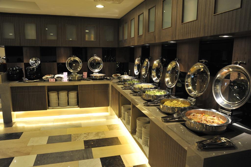 Maple Hotel Tainan Exterior foto