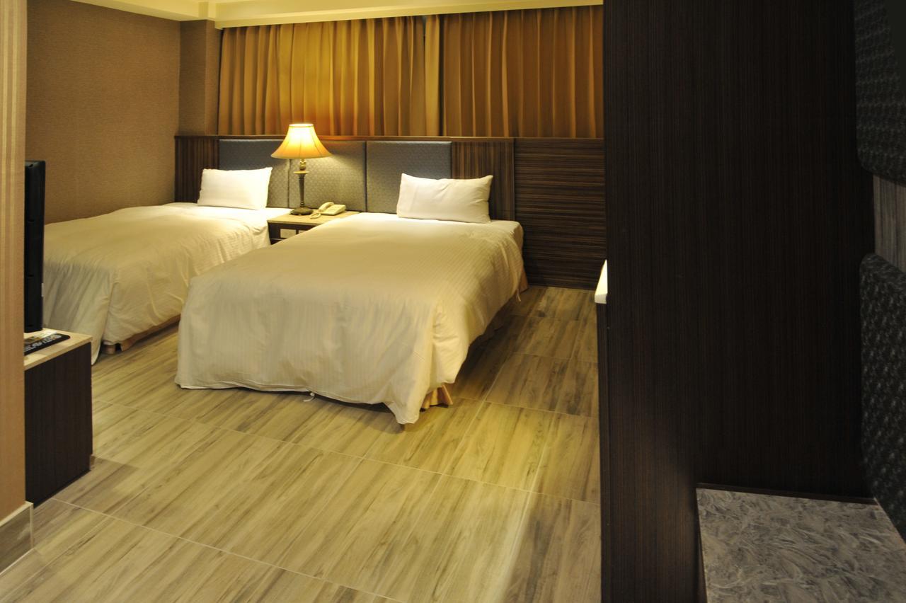 Maple Hotel Tainan Exterior foto