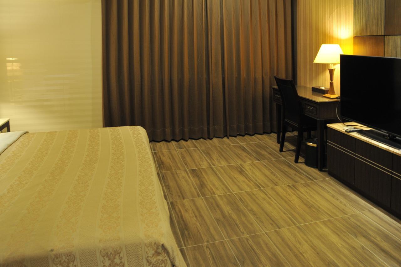 Maple Hotel Tainan Exterior foto