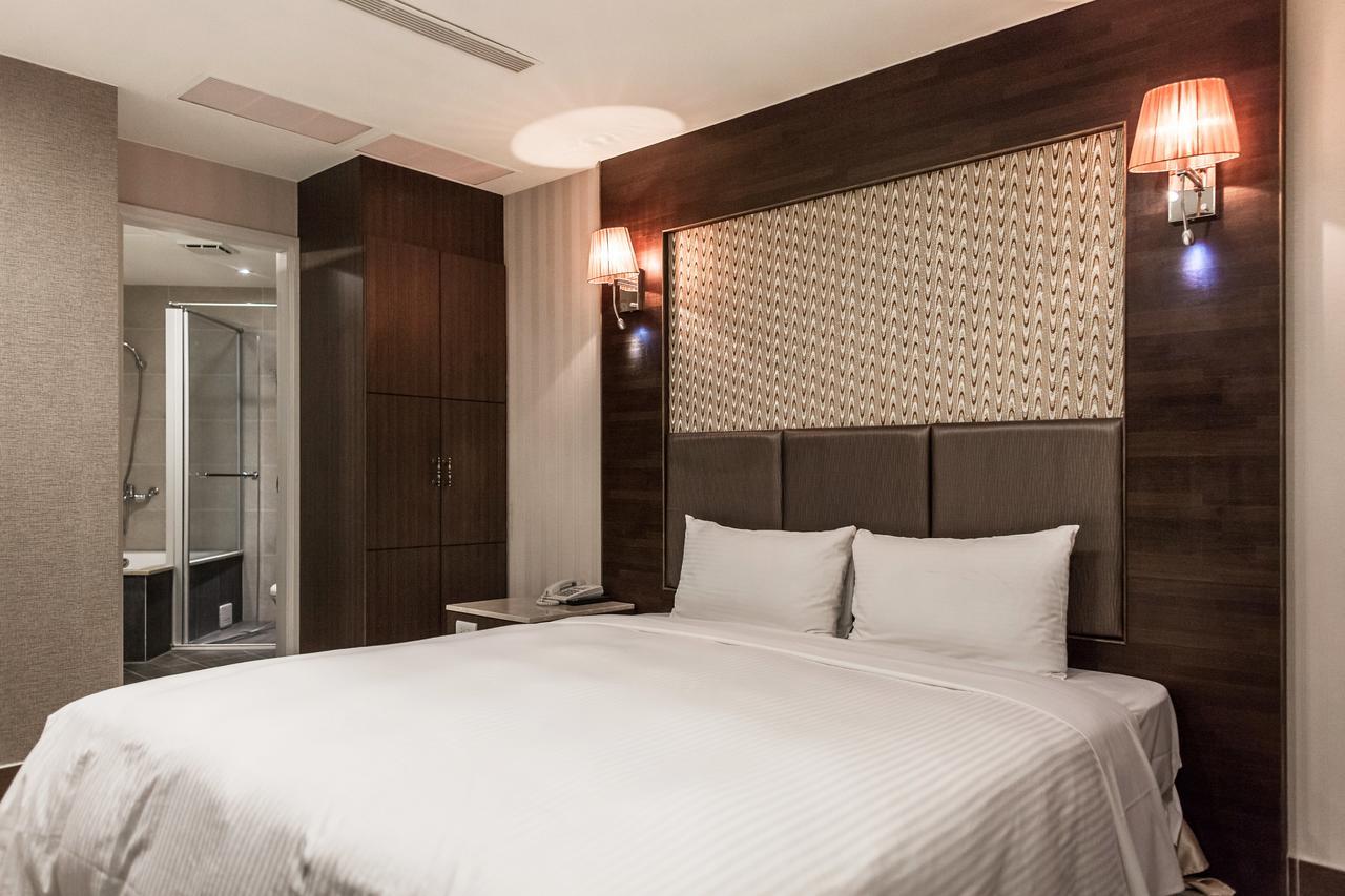 Maple Hotel Tainan Exterior foto