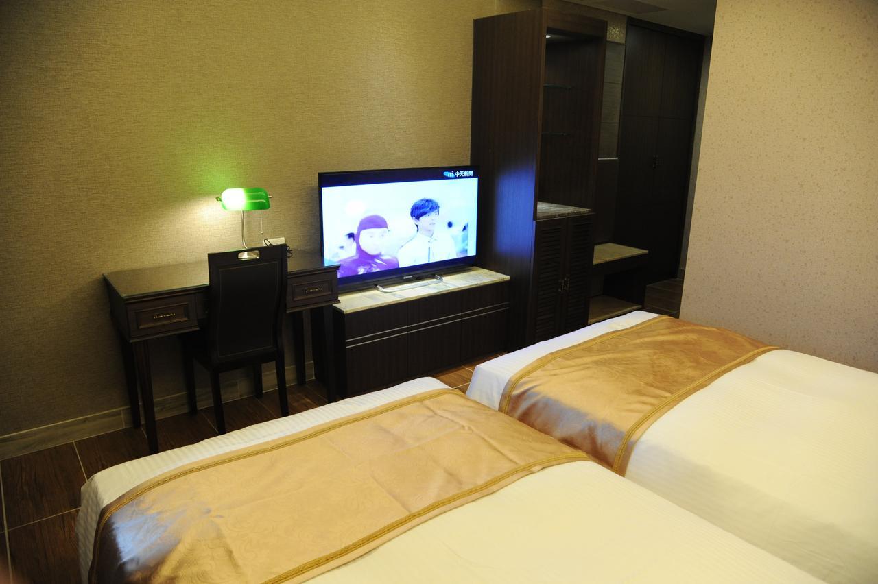 Maple Hotel Tainan Exterior foto