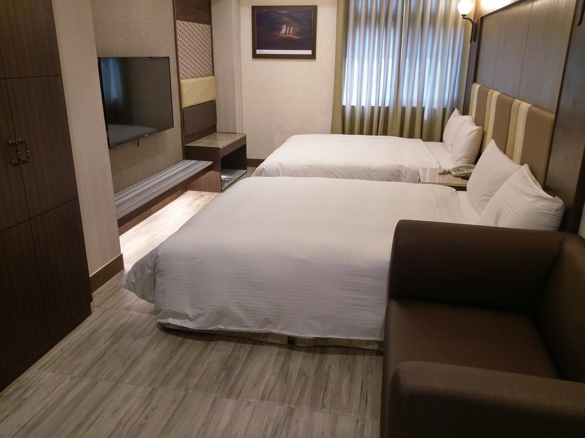 Maple Hotel Tainan Exterior foto