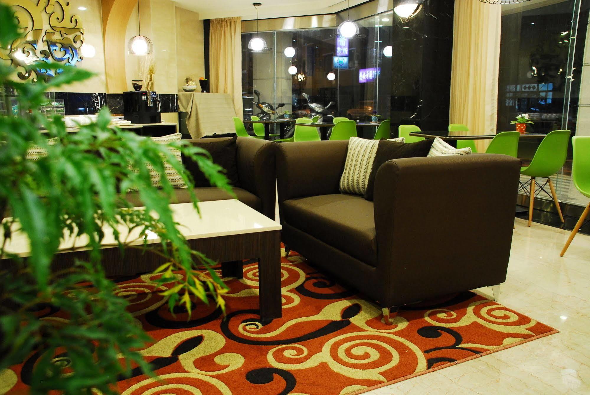 Maple Hotel Tainan Exterior foto