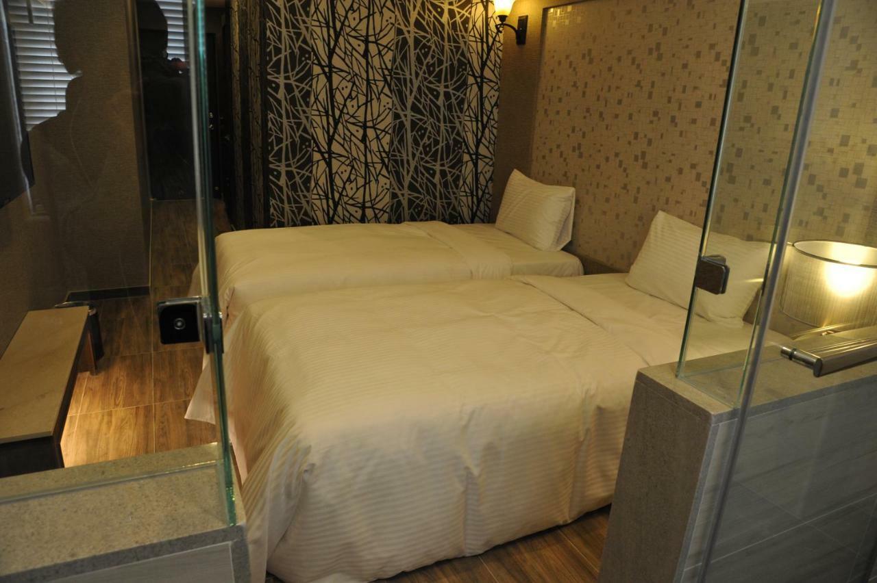 Maple Hotel Tainan Exterior foto